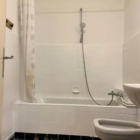 Apartment Charismatique Orangerie-10min Parlement Eu-wifi-tv *