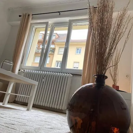 Apartment Charismatique Orangerie-10min Parlement Eu-wifi-tv