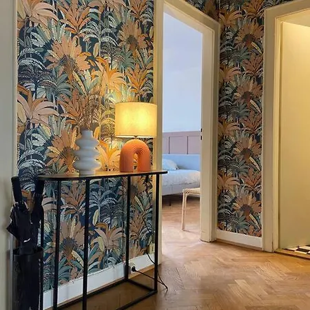 10 Min Christmas Market And 10min Eu Parliament-wifi-tv